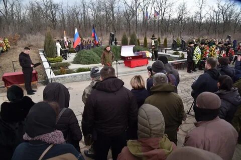 Провожающая в последний путь персонажи