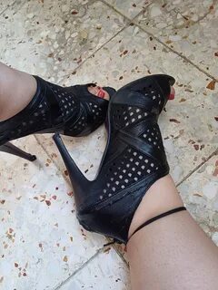 Ayaklarımın altında topuklarımla ezeceğim ezik aciz enayi itler gelin köle...