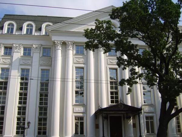 Центр оперного. Оперный театр галины вишневской. центр галины вишневской на остоженке. центр оперного пения на остоженке. центр оперного пения галины вишневской москва.