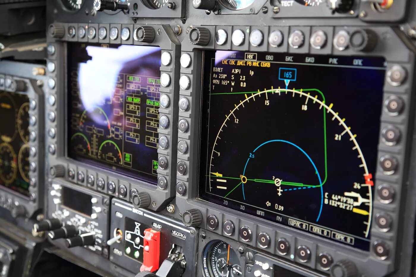 Экранная система. Ка-52 кабина. Ка-52 монитор. Ka-52 Cockpit. Приборная панель ка 52.