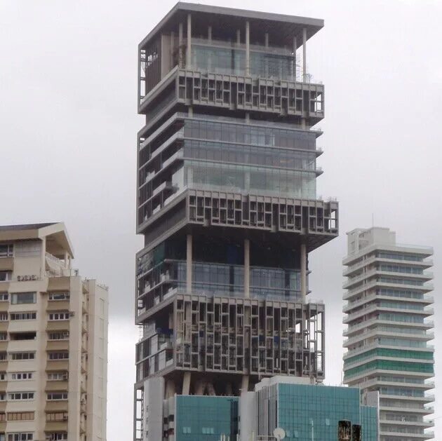 Башня антилия. Небоскреб Антилия Мумбаи. Мукеш Амбани небоскреб. Особняк Антилия в Мумбаи. Башня Антилия в Мумбаи.
