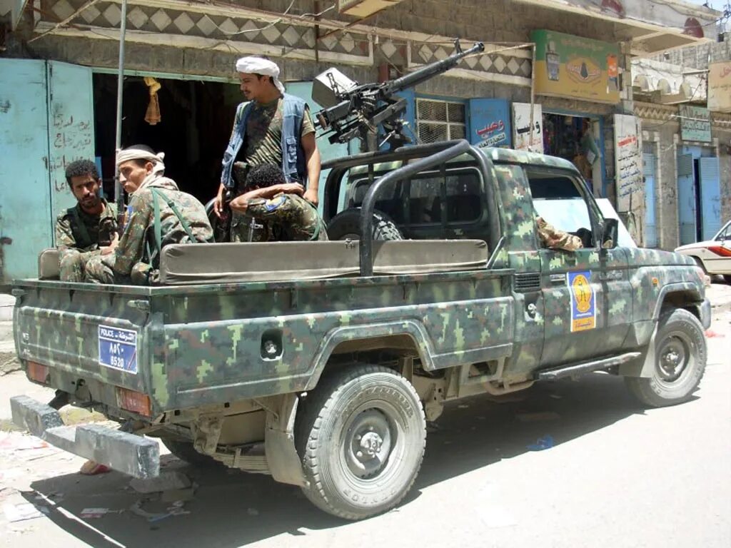 Джихад мобиль. Military toyota land cruiser 79 police. hilux джихад. джихад мобиль тойота. toyota hilux jihad.