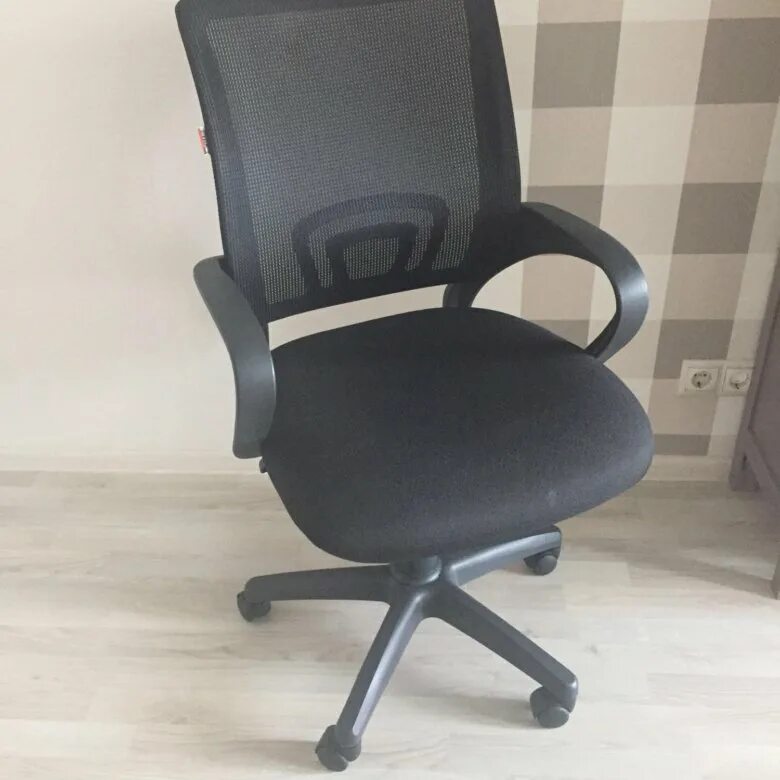 Компьютерное кресло easychair 430 tpu. Кресло офисное easy chair 304 черное /сетка/металл. Chair 304. Chair 304. Кресло easy chair 304.