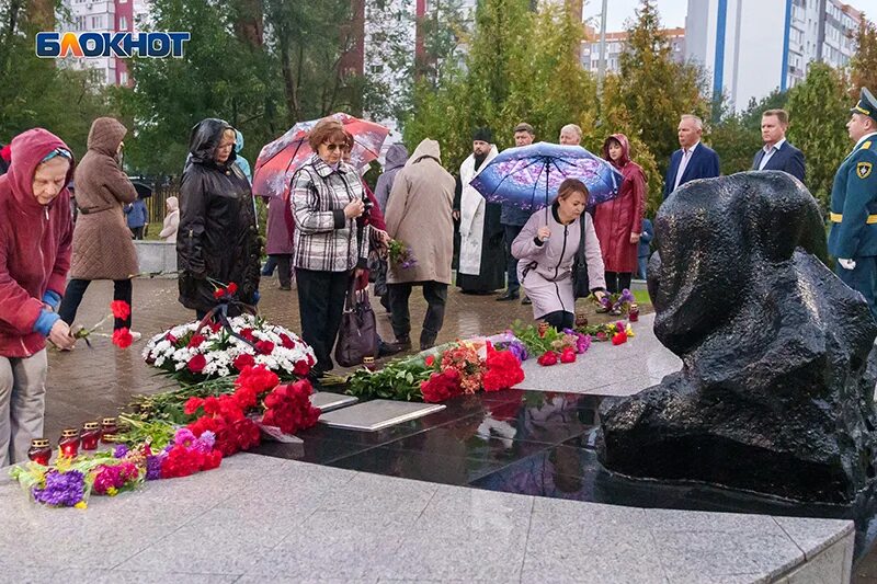 Волгодонск терракт 16.09.1999. Теракт Волгодонск 16 сентября 1999. Жертвам теракта Волгодонск. Волгодонск мемориал теракт.