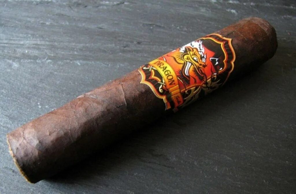 В чем смысл сигар. Сигары gurkha black dragon. сигары гурка блэк драгон. дорогие сигары gurkha. самые дорогие сигары gurkha.