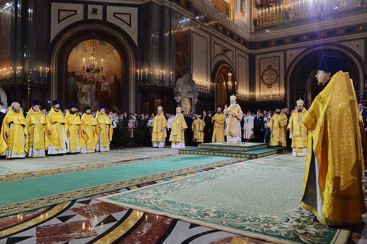 новогодний праздник в храме христа спасителя. новогодний праздник в храме христа спасителя. вечерня в храме. рождество ночное богослужение храм христа спасителя. концерт в храме христа спасителя.