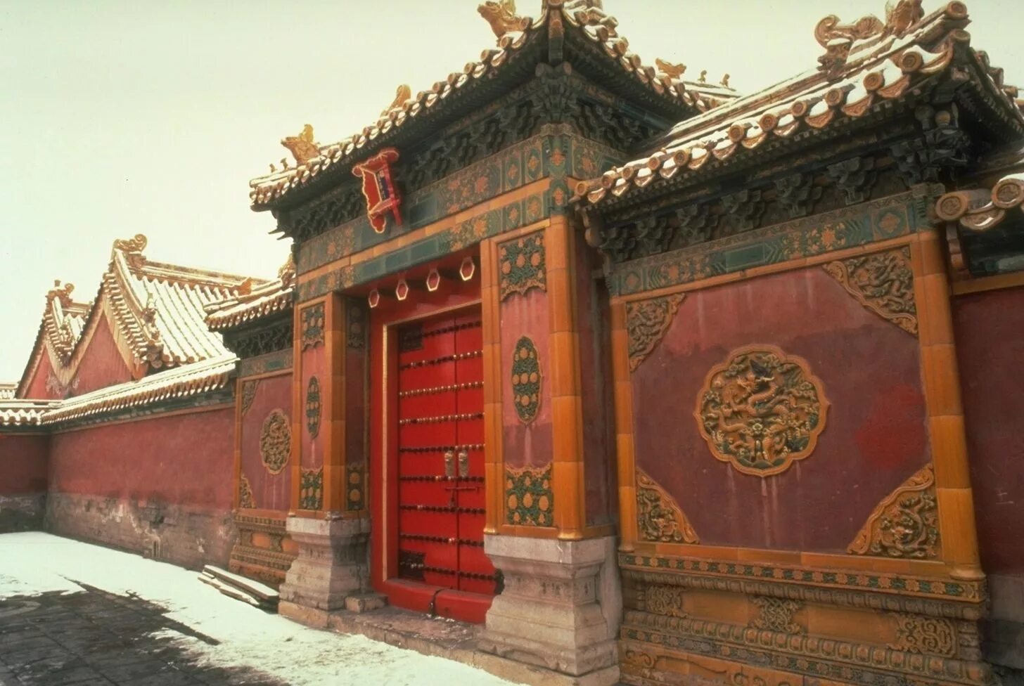 Открытые двери китая. Полуденные ворота запретного города Пекина. Дворец Эфангун древний Китай. Запретный город Шаолинь. Запретный город Шаолинь в Китае.
