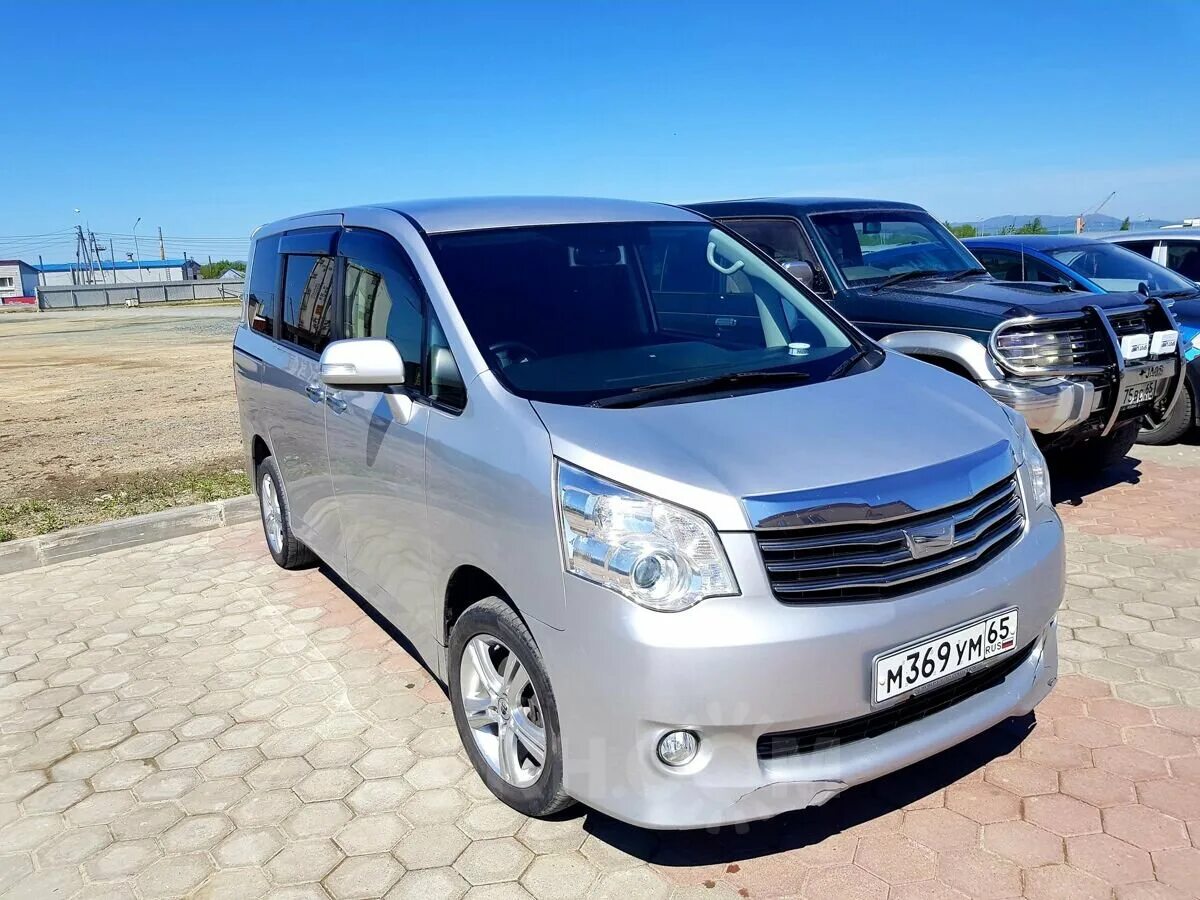 Тойота ноах 20005. Toyota noah 2015. Toyota noah 2. Toyota noah, 2. Микроавтобус ноах.