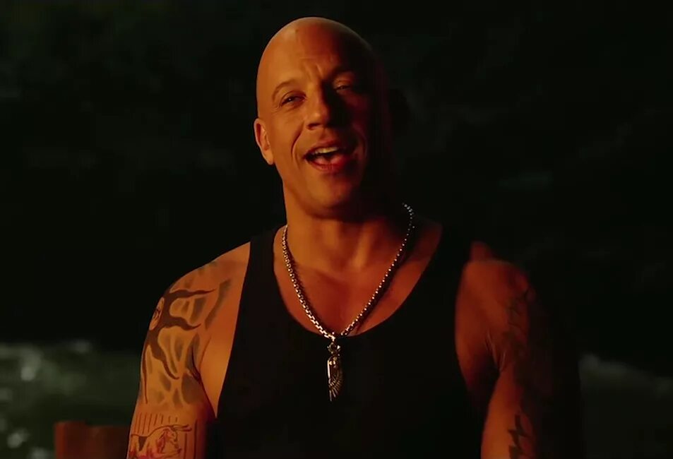 Vin diesel песня. Вин дизель три икса. Ксандер Кейдж. Вин дизель Ксандр. Кулон Ксандера Кейджа.