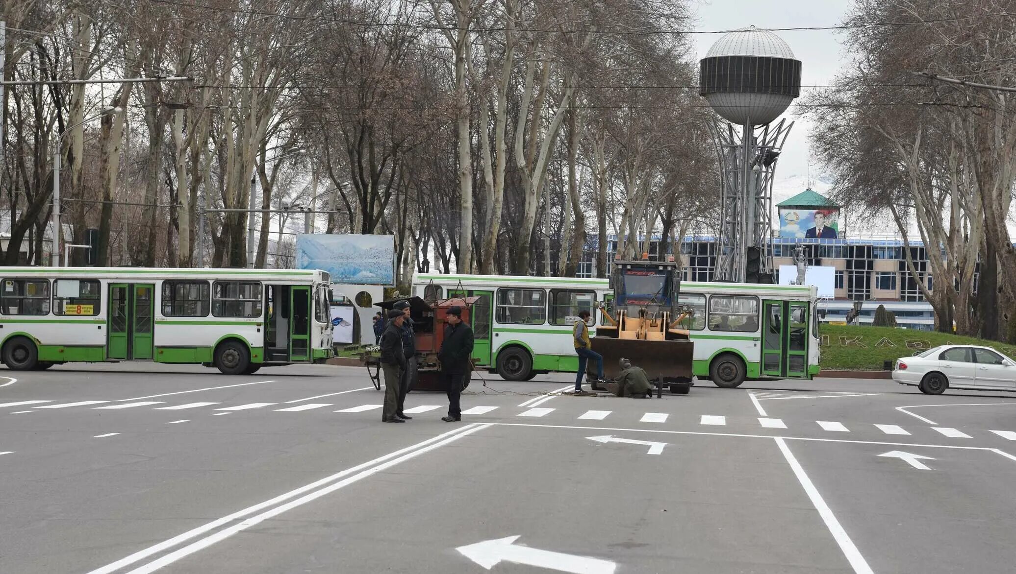 2 неделя душанбе. Таджикистан Душанбе, автовокзал. Душанбе 9 километр. Старый автовокзал в Душанбе. Проспект Рудаки 70 Душанбе.