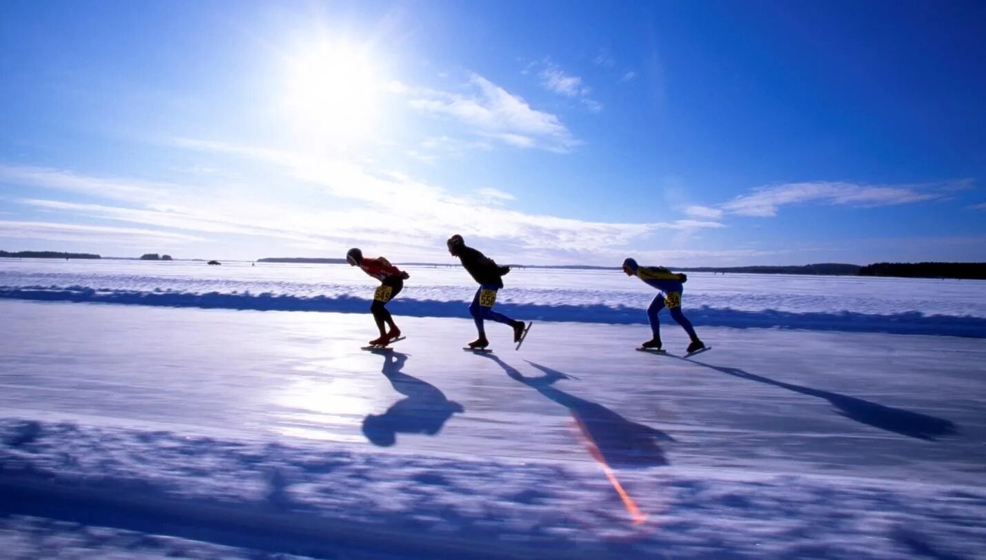 Ice skating sport. Катание на коньках. Катание на льду. Катание по льду на коньках. Зимние виды спорта на льду.