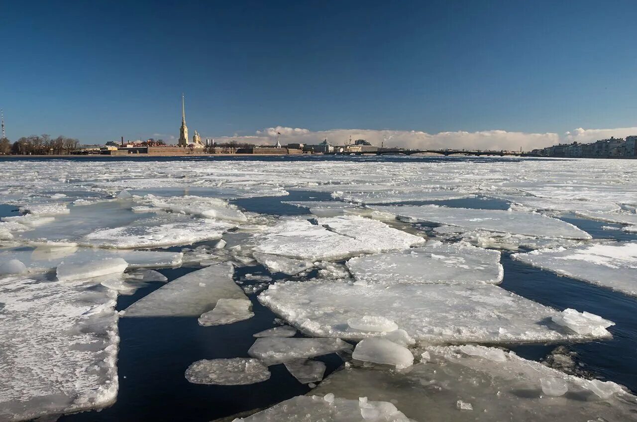 Про ледоход. Ледоход на реке Волга. Набережная Самара ледоход. Ледоход Репина.