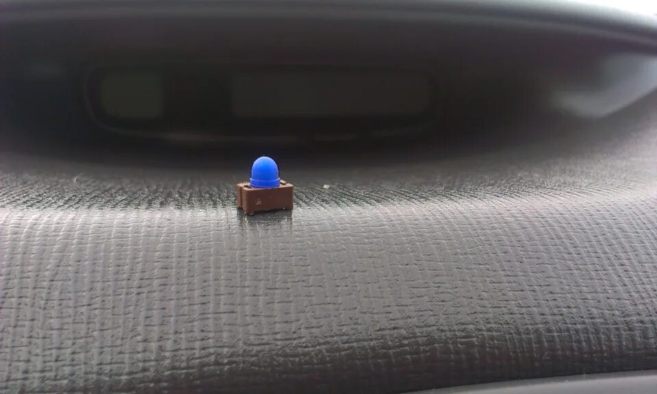 Рено лагуна 3 универсал лампы. Лампы лагуна 2. Ксеноновая лампа а631. Рено лагуна 1 лампочки туманки. 8201659425 фото.