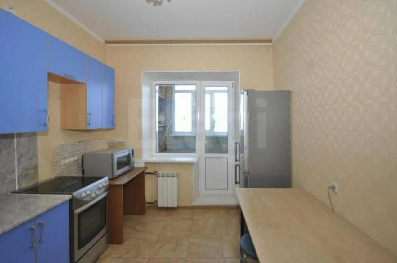 угловая кухня в ленинградке. кухонный гарнитур в однокомнатной квартире. кухонный мебель бордовый. кухня маки 1. 6 тэкс.