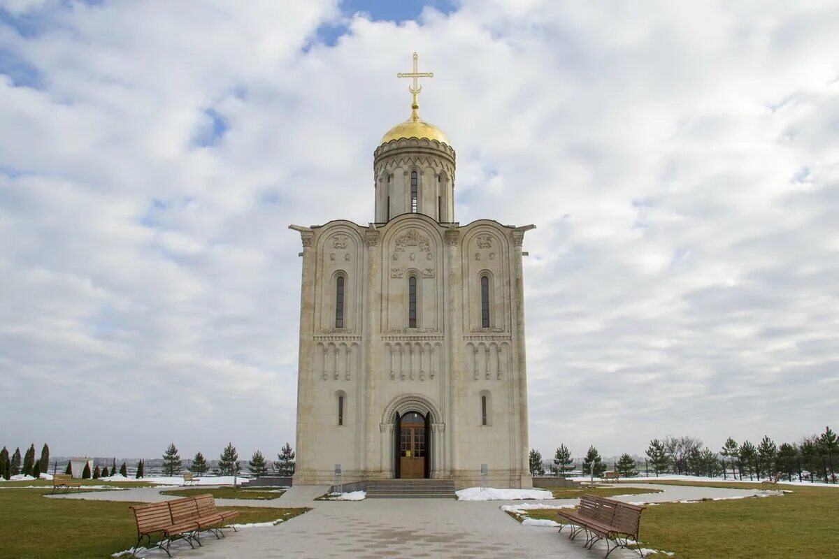 Храм Покрова на Нерли в Усть Лабинске. Храм в Аргатов Усть-Лабинск. Покрова на Нерли в Усть Лабинске. Усть Лабинск Владимирская Церковь в Октябрьском. Лабинск владимирская