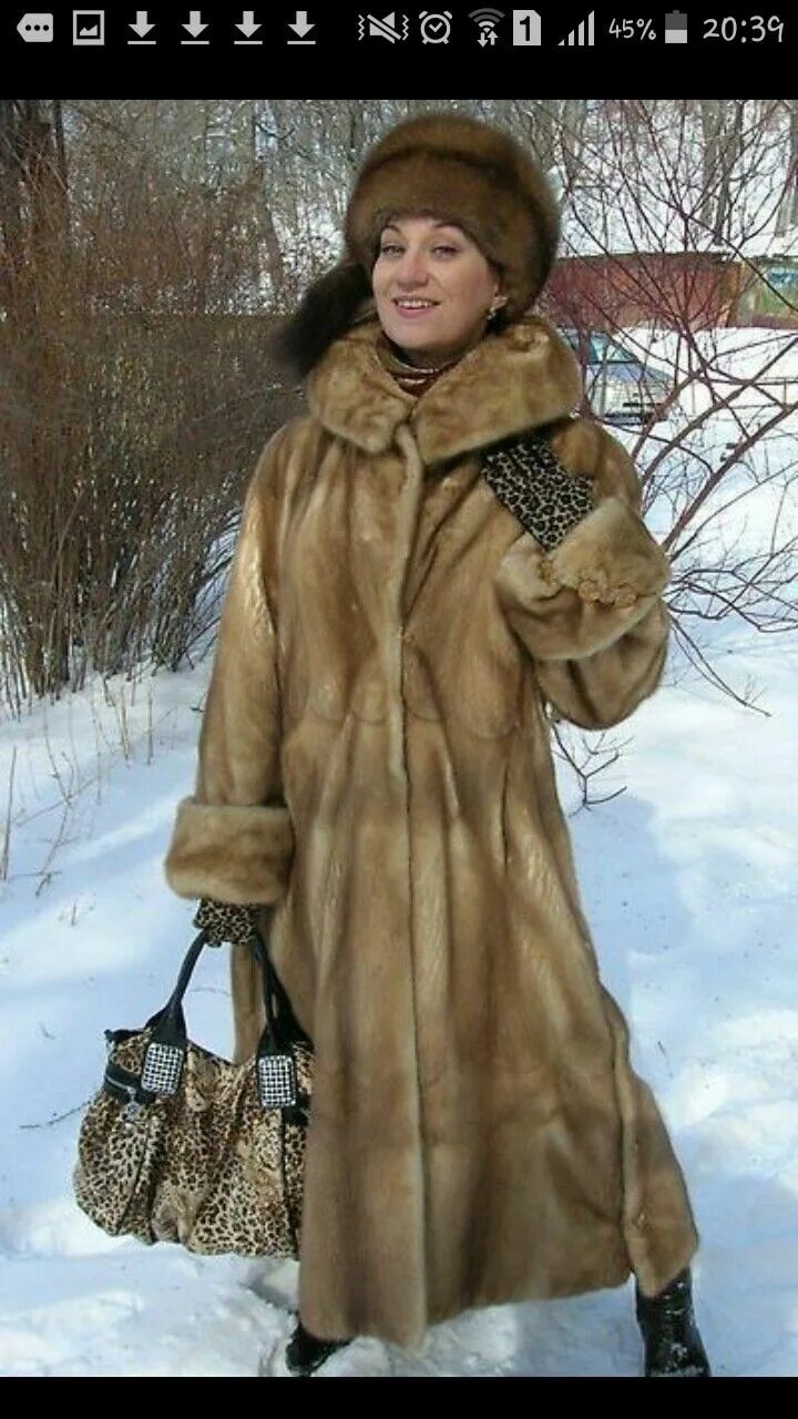 Шуба из золотой норки. Лейблы норковых шуб. Золотистая норка. Цвет норковой шубы золотистый. Шуба из золотистой норки.