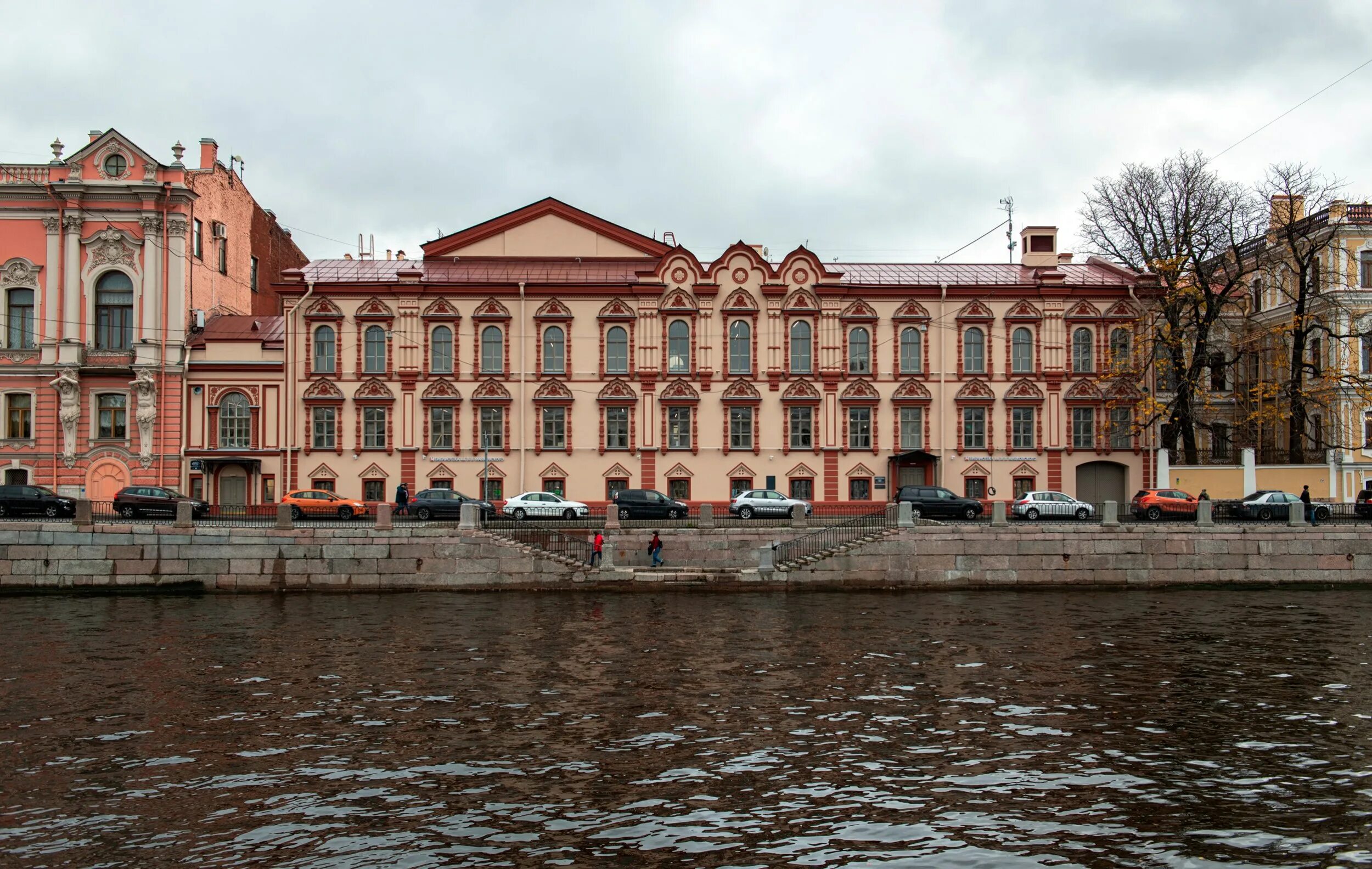 Маяковского санкт петербург. Публичная библиотека им. маяковского. библиотека им в в маяковского санкт-петербург здание. библиотека маяковского студия 44.