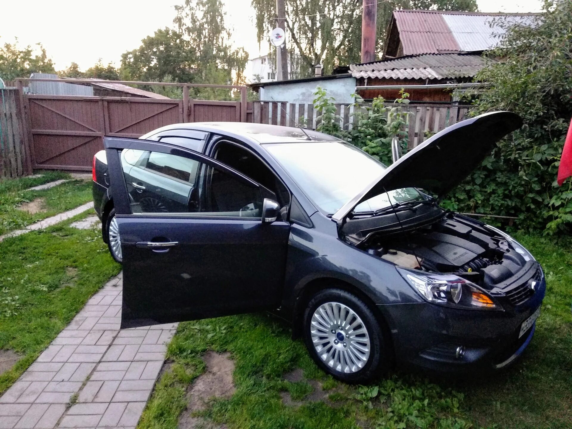 Форд фокус 2 два литра. Ford focus 2005. Ford focus 2 хэтчбек 2. Ford focus ii 2004-2011. Ford focus ii 2005-2008.