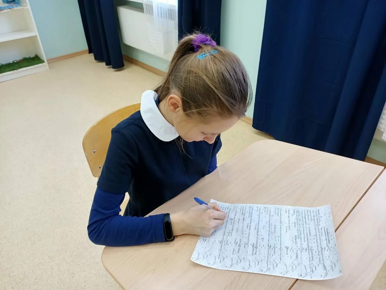 дети в классе. дети начальной школы. дети в классе. мини-олимпиады в начальной школе. неделя наук в школе начальная школа.