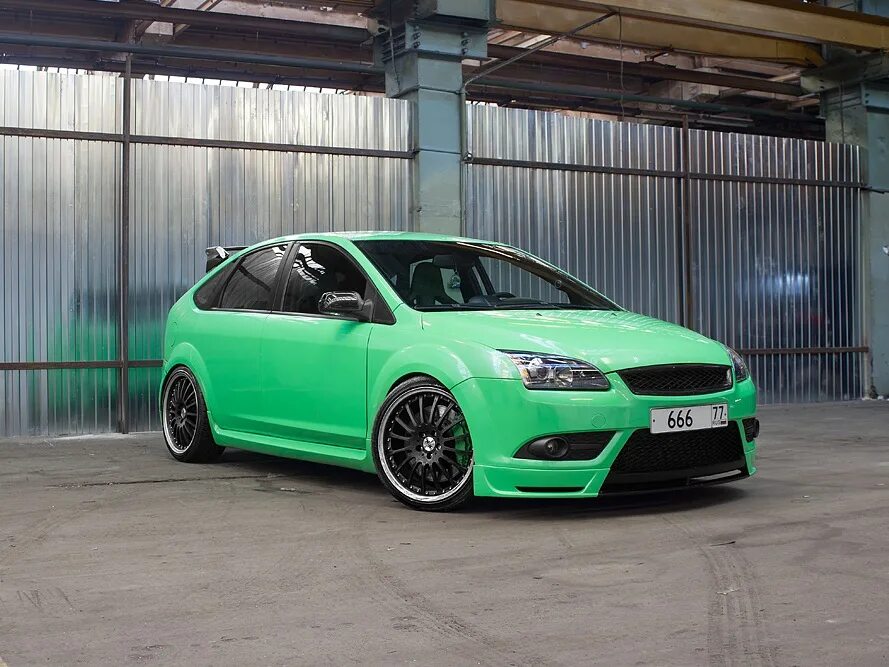 Cs2 focus. Ford Focus 2 Tuning. Тюнингованный Ford Focus 2. Форд фокус 2 Рестайлинг зеленый. Тюнингованый Форд Форус 2.