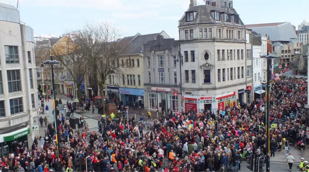 Кардифф день Святого Давида Уэльс. День Давида в Уэльсе. St David's Day в Великобритании. Валлийцы день Святого Давида. День святого в уэльсе