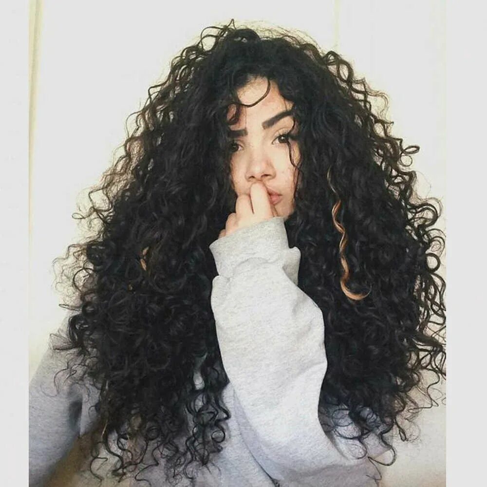 Кудрявая девушка темная. София моше кудри. Кучерявая девушка. Кудрявая девушка. Красивые кудрявые волосы.