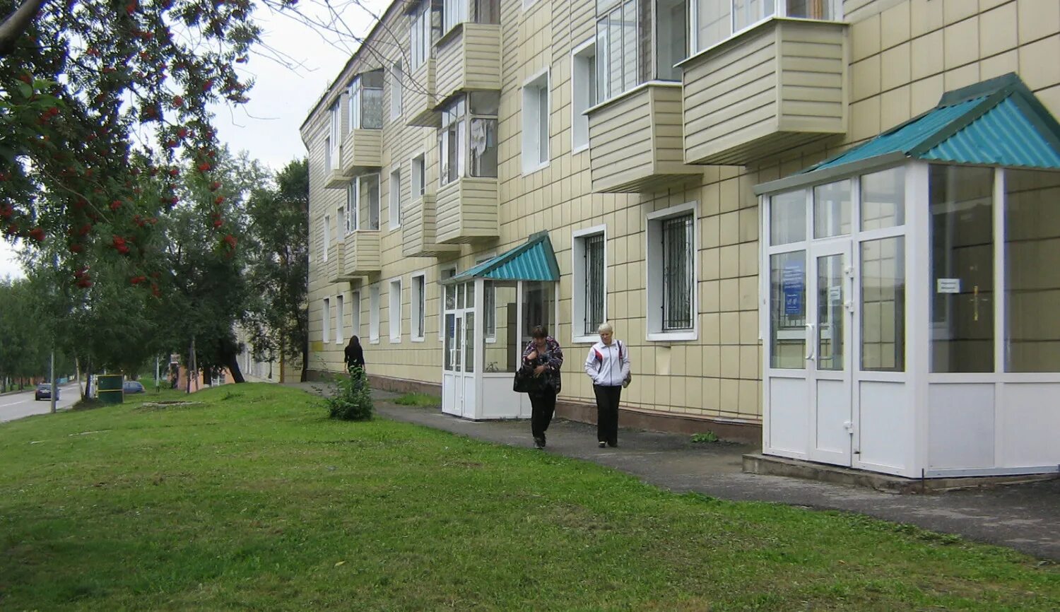 Сейчас в полысаево. Модельная библиотека полысаево. городская библиотека полысаево. центральная библиотека боровичи. полысаево поликлиника.
