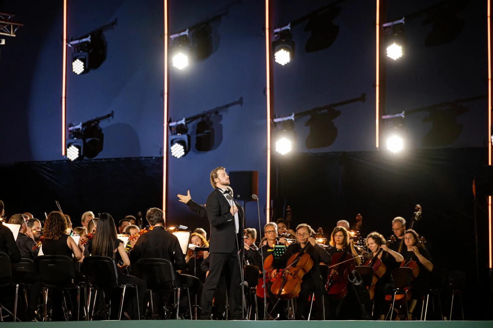 Большой летний фестиваль сириус. Концерт опен эйр. Трио танец. Сириус сочи концерты. Сириус концерт.