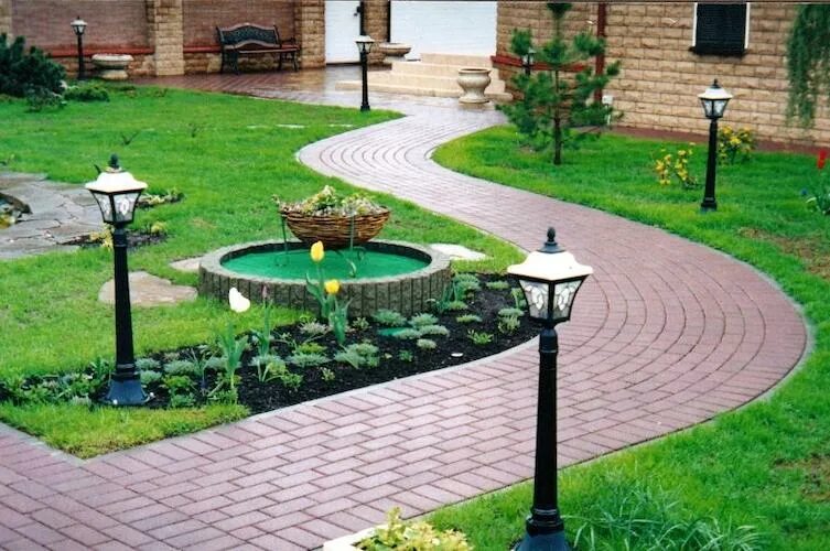 Выкладываем дорожку тротуарной плиткой на даче