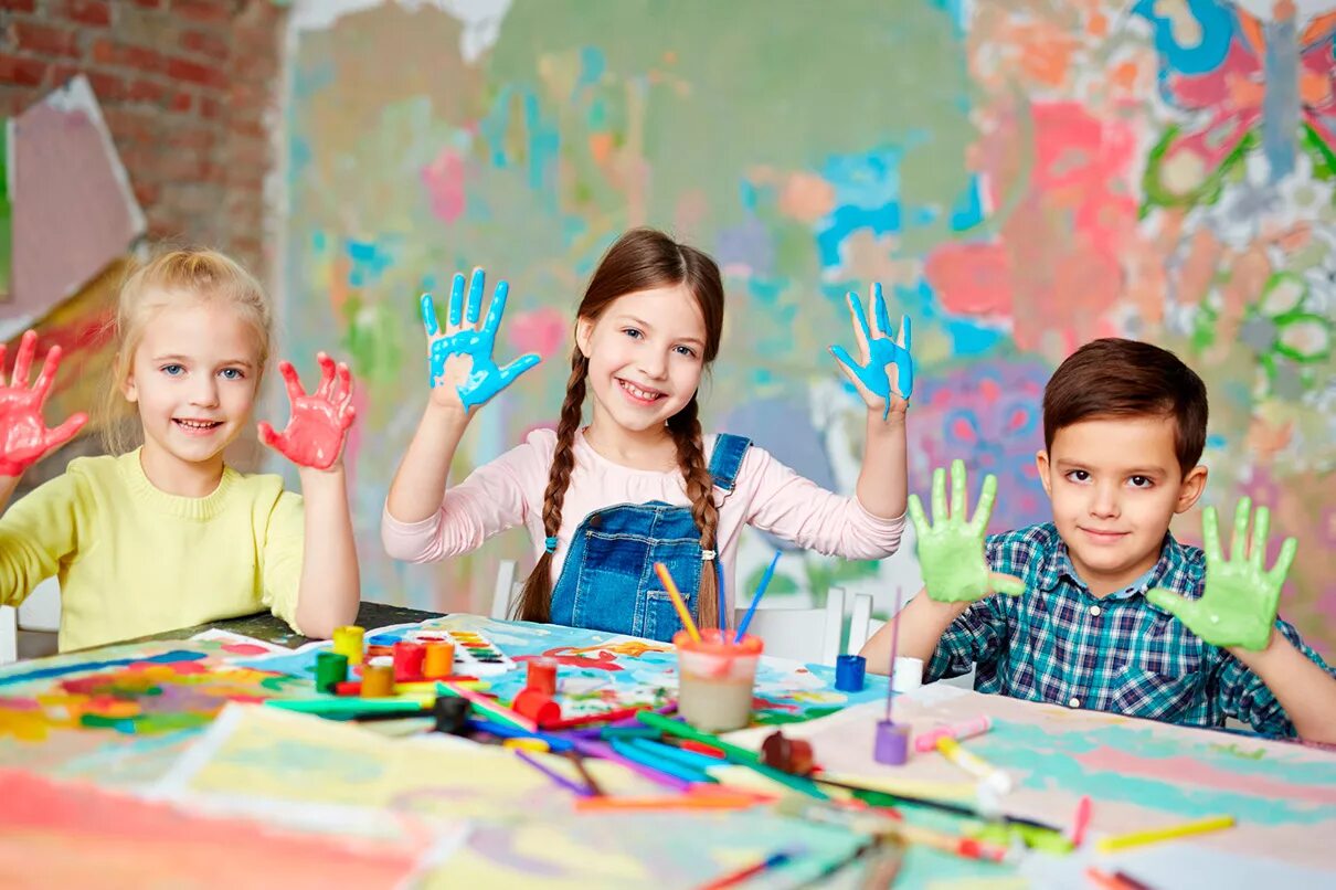 Children's painting. Краски для детей. Детские творческие мастер классы. Творчество с детьми фотосессия. Детские мастер классы с рисованием для детей.