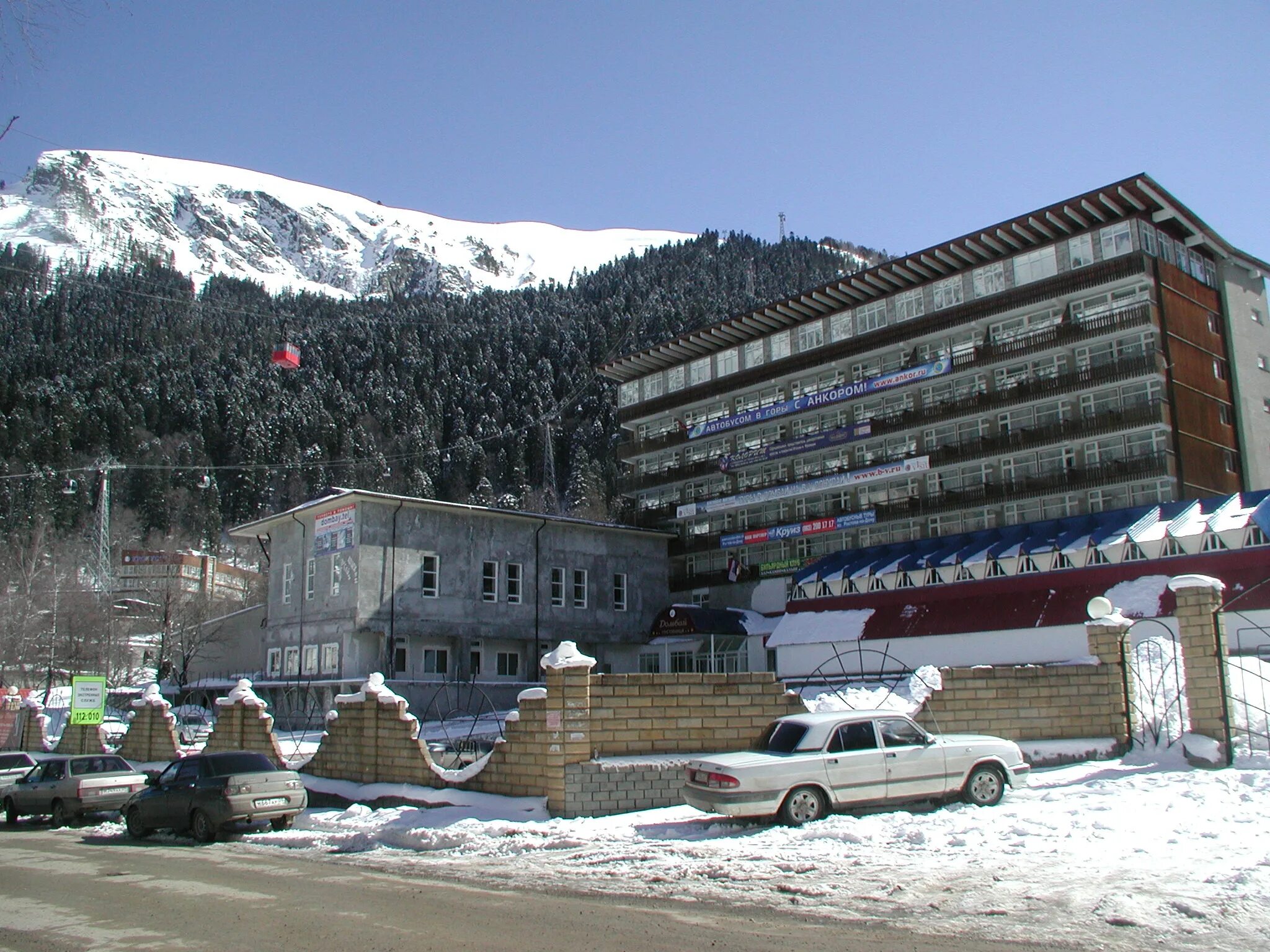 Терскол гостиница снежный барс. Спортивно-оздоровительная база домбай. Гостиница домбай в домбае. Гостиница домбай фото. Гостиница домбай фото.