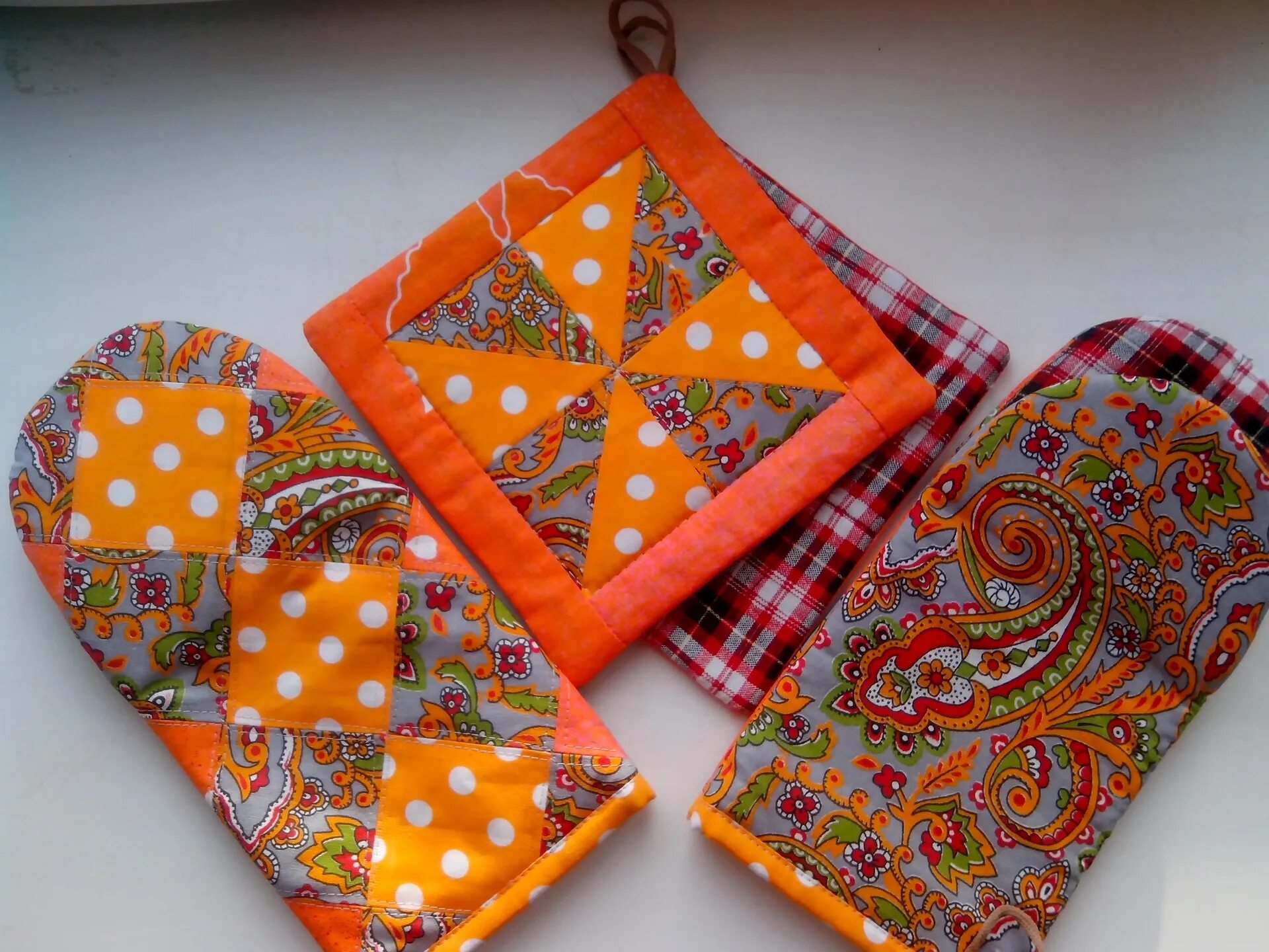 прихватки пэчворк. шитьё из лоскутков для начинающих пэчворк. прихватки пэчворк. оригинальные прихватки. сшить прихватки.