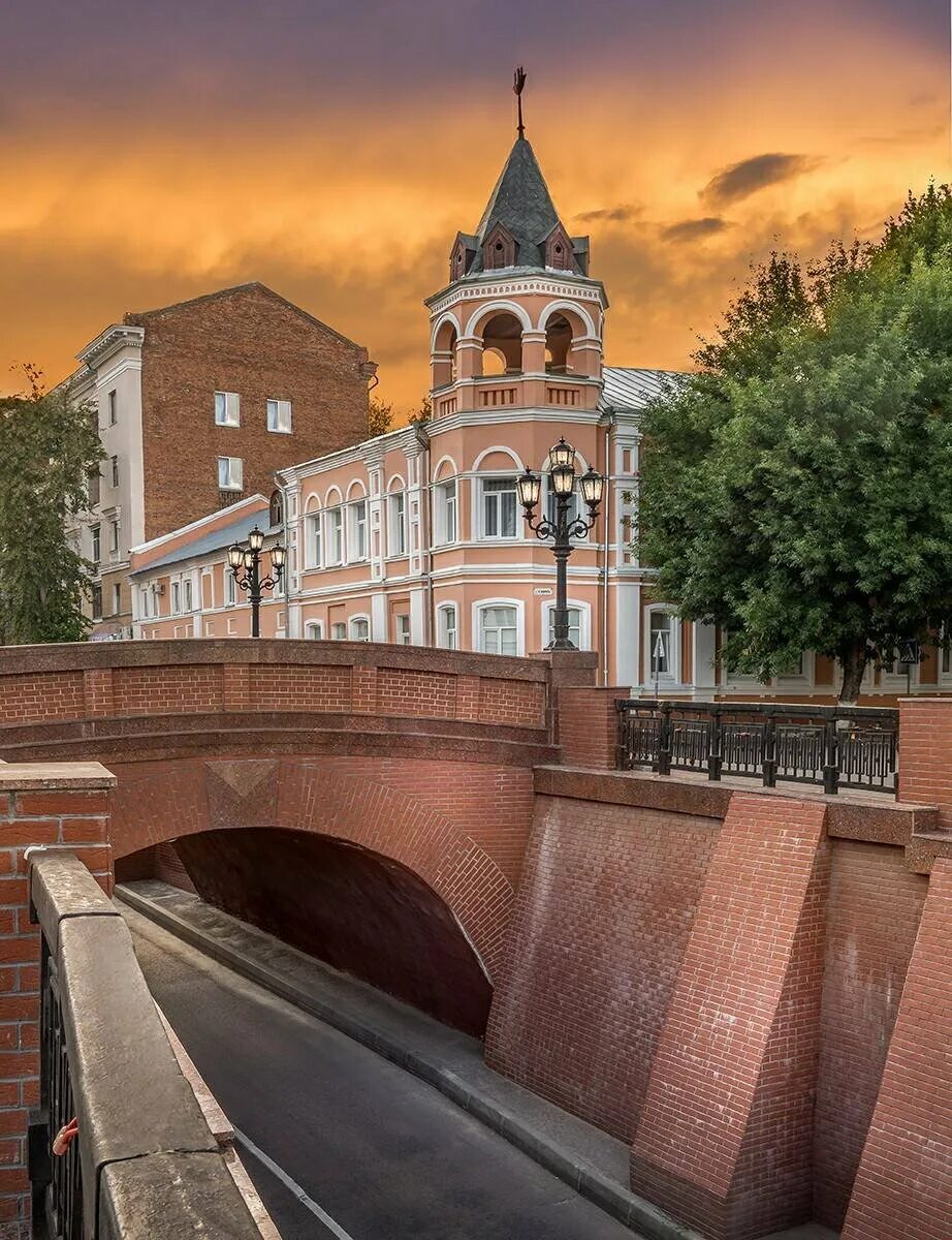 Каменный мост в небо. Каменный мост Воронеж. Каменный мостик Воронеж. Каменный мост Воронеж фот.