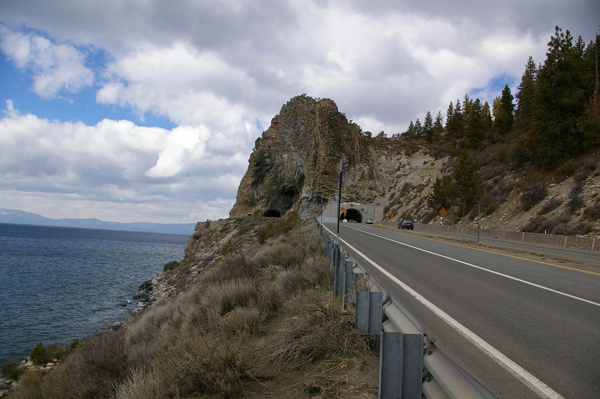 Устье тахо. Пещерная скала озера Тахо. Тахо Рино штат Невада. Lake Tahoe–Nevada State Park. Невада Тахо шоссе.