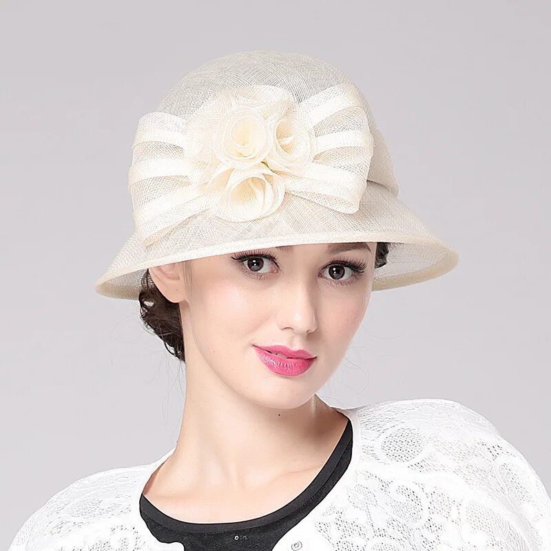 Летние головные уборы для женщин после 50. Шляпа женская. Женщина в шляпке. Элегантные шляпы женские летние. Летние шляпки.