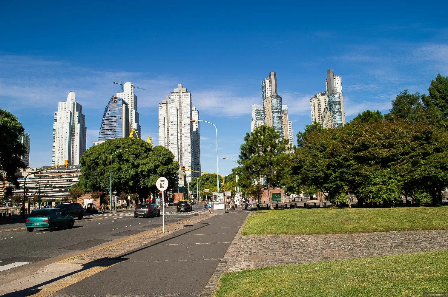 Ковер с цветком в центре. Площадь паласа 36м2 вычисли. Площадь паласа. Площадь паласа 36 м2 вычисли длину. Площадь стены неправильной формы.