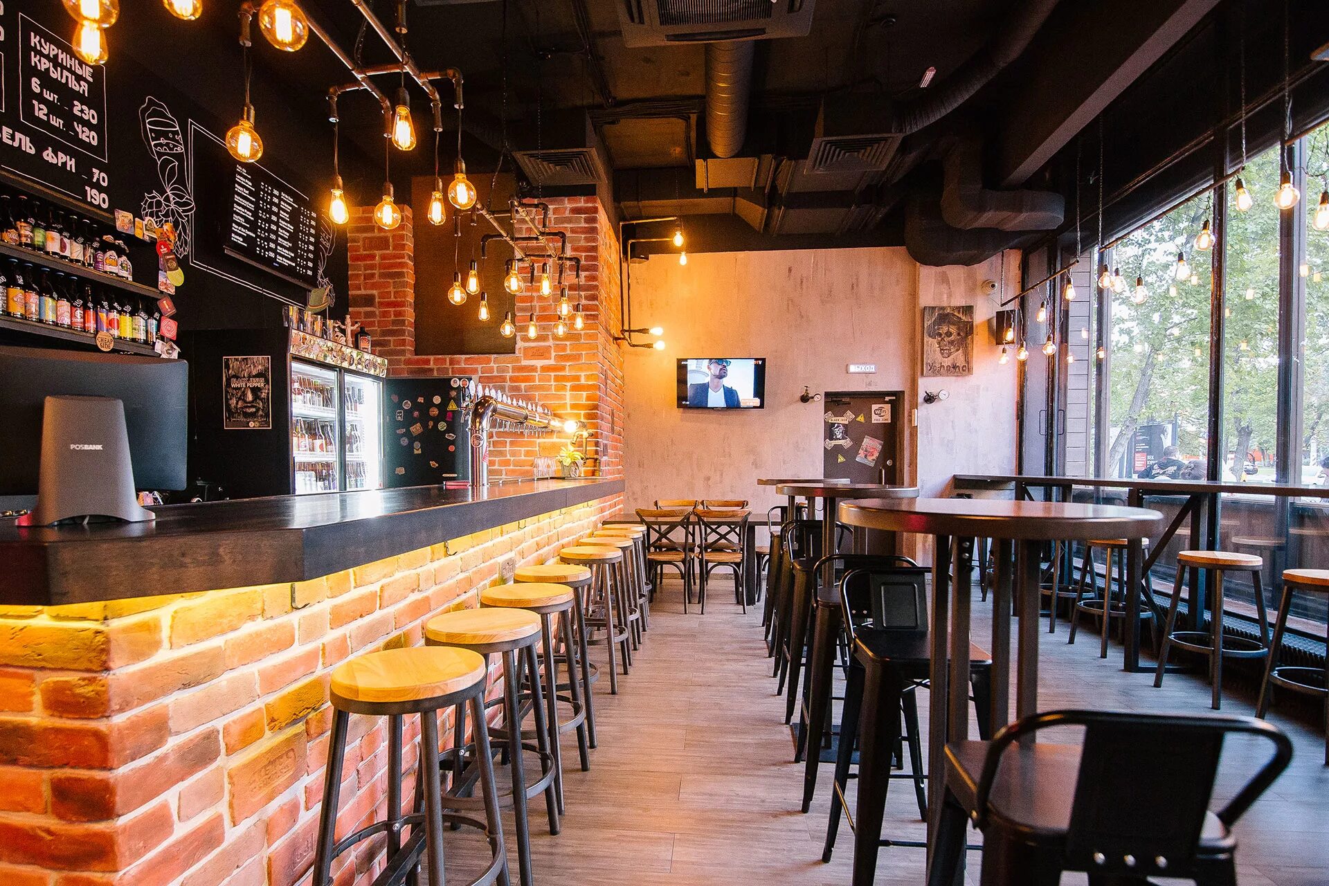 Бара с пивом. Интерьер пивбара. Паб o'connell's. Beer bar. Барная стойка в пивном баре.