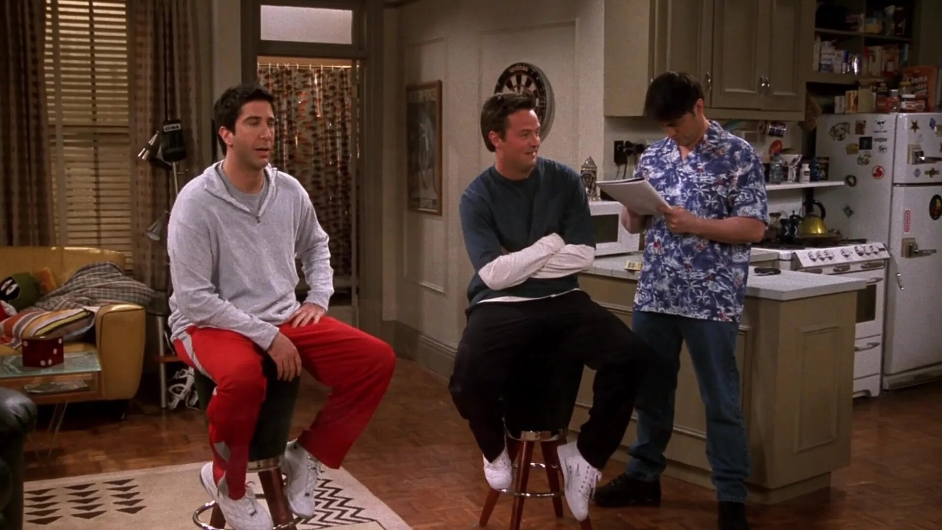 Ботинок друг. Кроссовки Чендлера. Росс Геллер друзья. Ross Geller Pants.