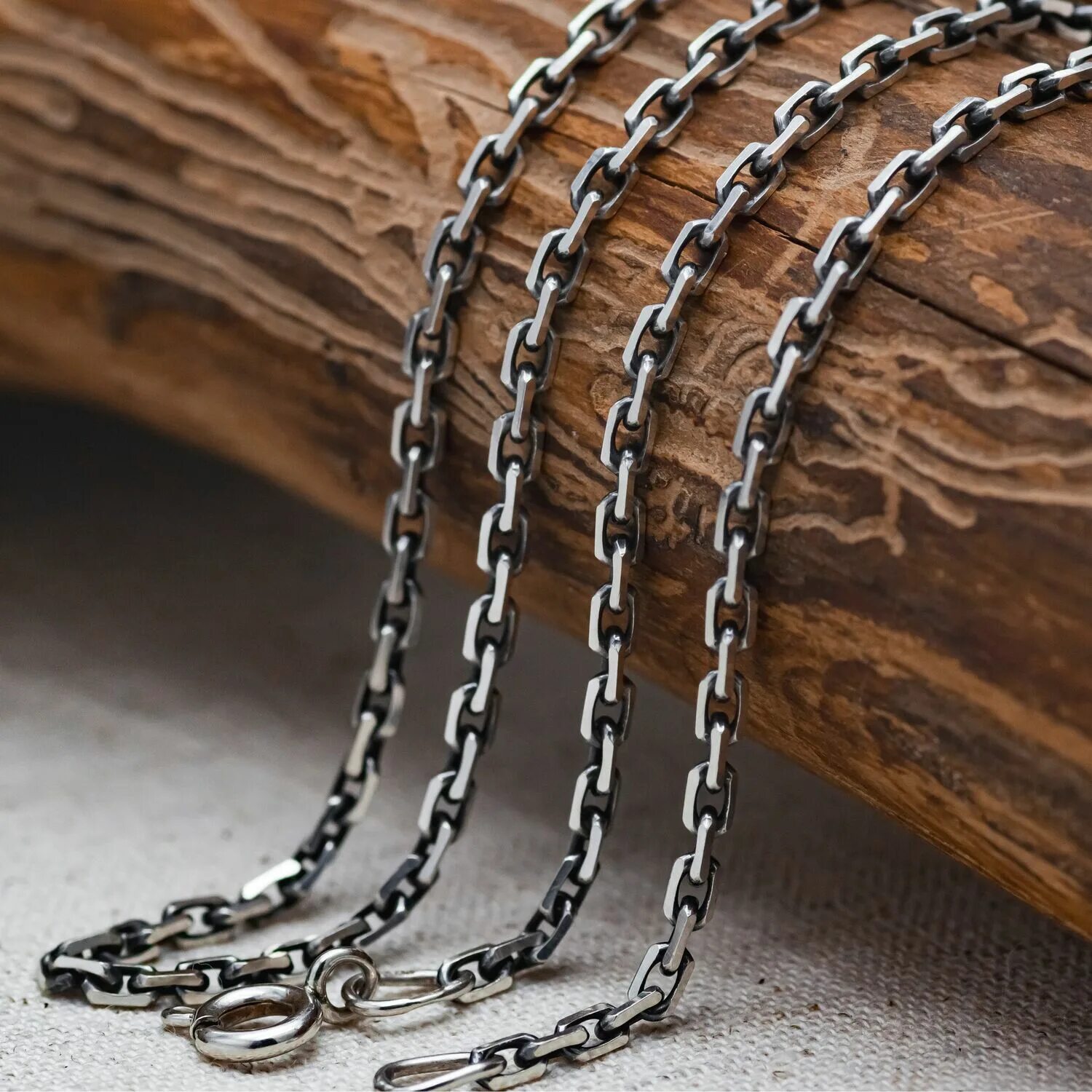 Корабельный якорь. Ржавый якорь. Якорь с цепью. Цепи якорей слушать. Якорная цепь 150 грамм.