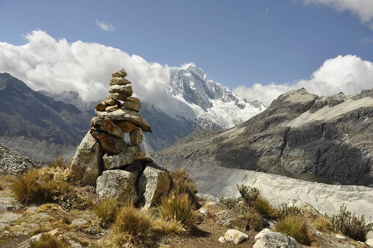 Andes peru. Перу горы Анды. Горы Анды (Andes) Перу. Перуанские Анды. Снежные горы Перу.