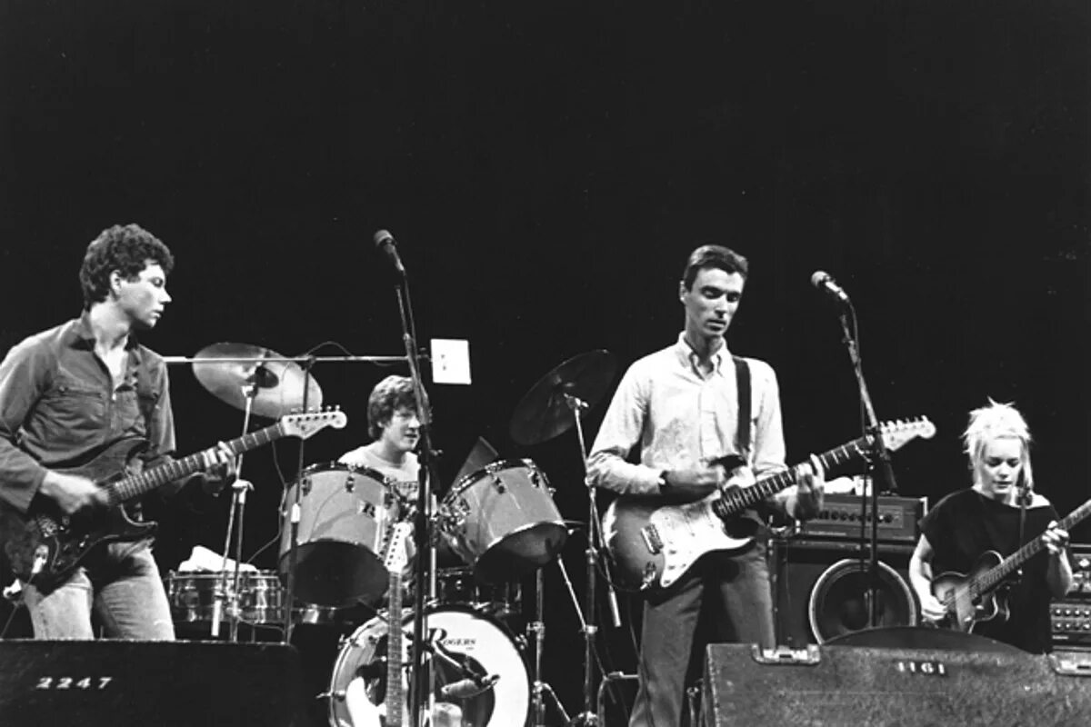 Talk head. Группа talking heads. talking heads 1980. talking heads солист. talking heads басистка.