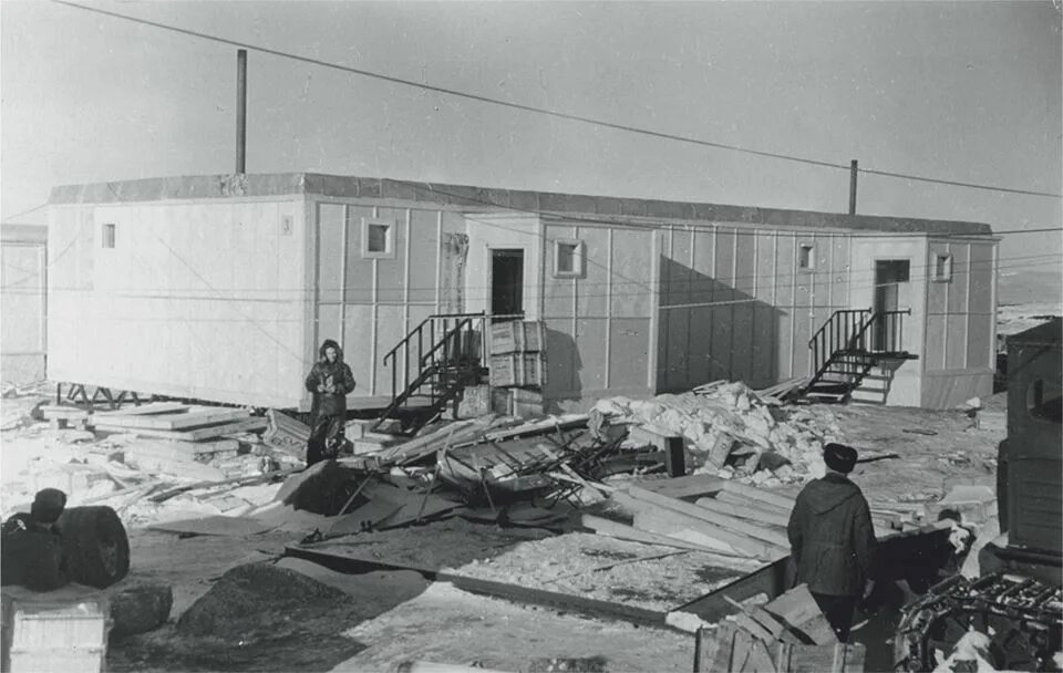 мирный: первая советская антарктическая станция. станция русская в антарктиде. ервая советская антарктическая станция «мирный». полярная станция прогресс в антарктиде. первые станции в антарктиде.