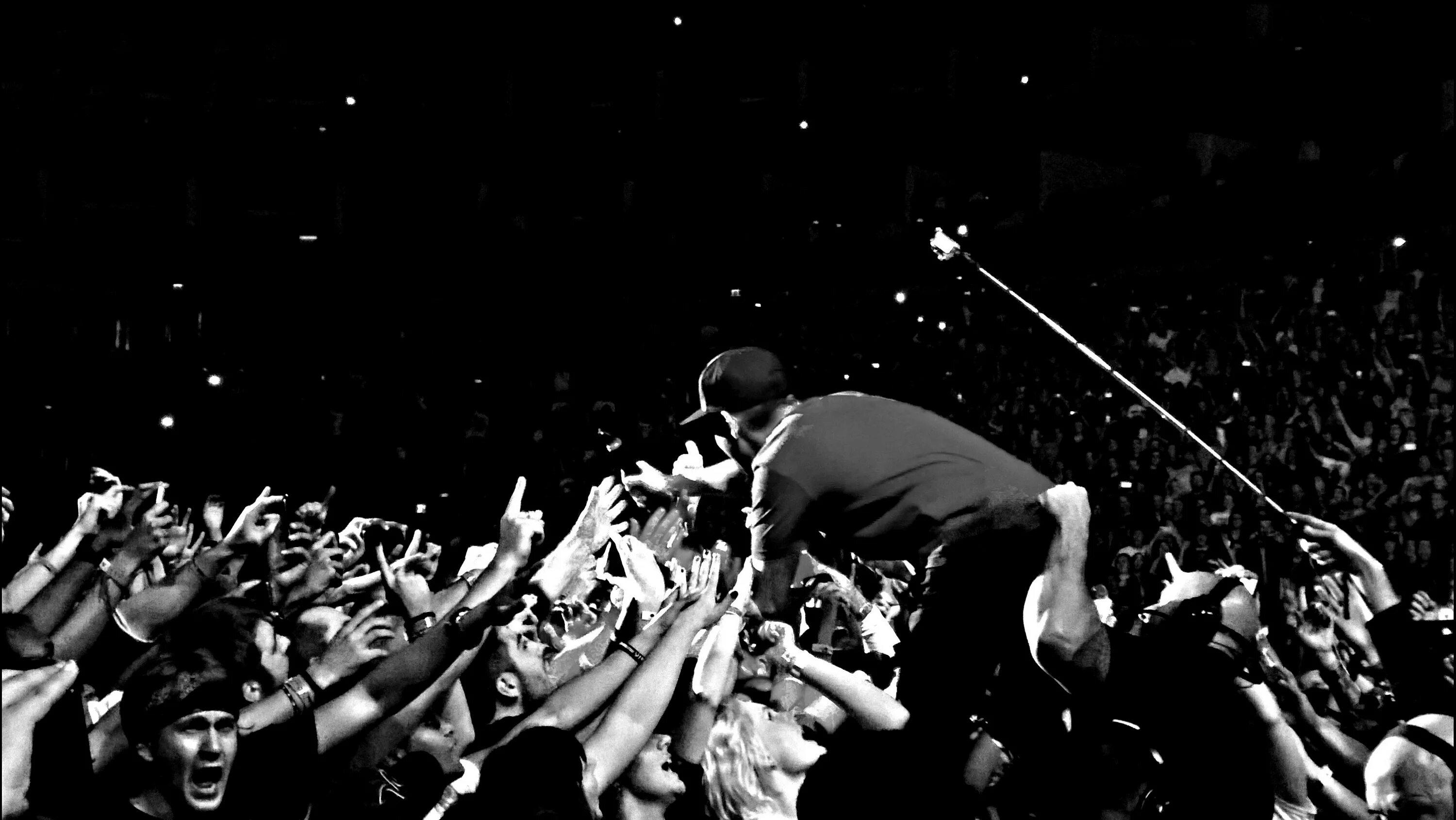 Linkin park в исполнении оркестра. Линкин парк. СКК 2012 Linkin Park. Концерт черно белый. Линкин парк фото с последнего концерта.