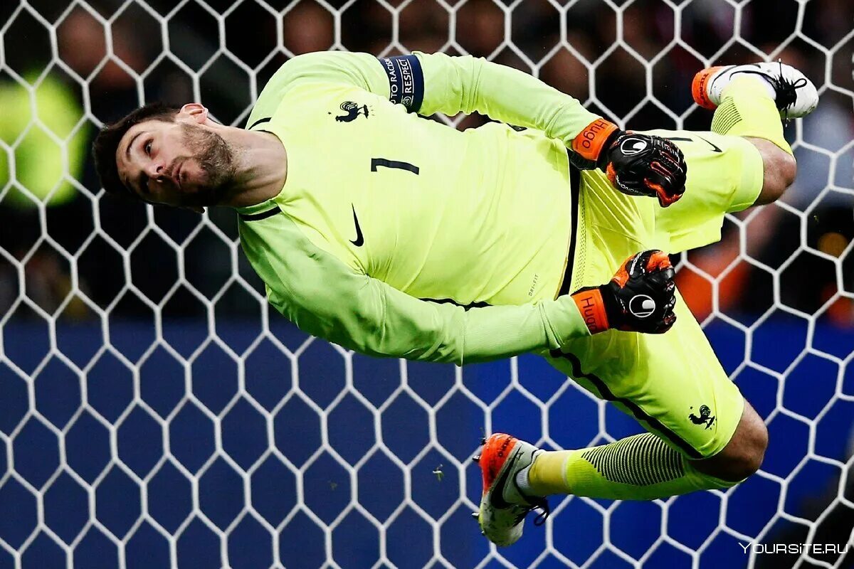 Вратарь футбол. Футбол тер штеген. Мануэль нойер на воротах. Джимми тейлор вратарь. Игорь акинфеев на воротах.