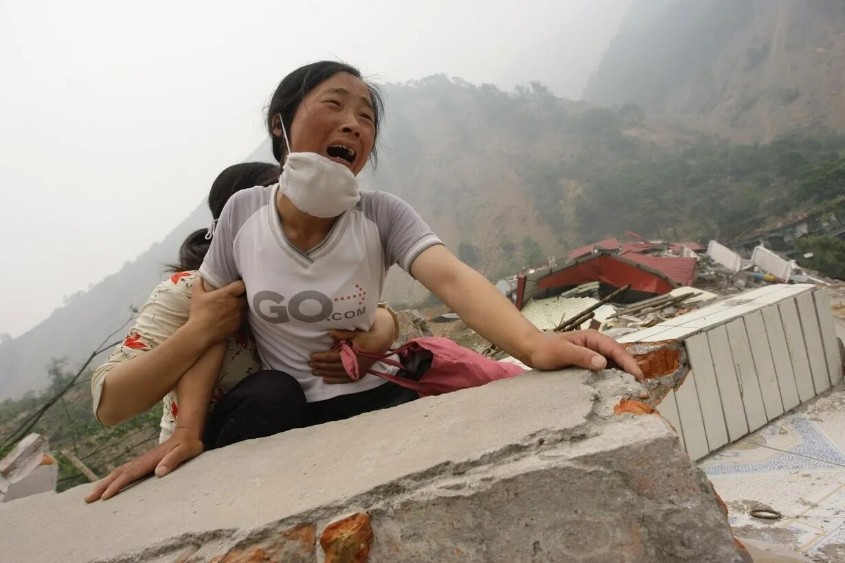 Катастрофа ужасный. Тянь-Шань землетрясение 1976. Сычуаньское землетрясение 2008. Жертвы стихийных бедствий.