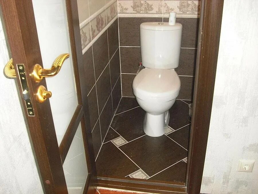 После ремонта дверей ванной. Отделка туалета. Дверь в туалет. Дверь в санузел. Двери в ванную и туалет.