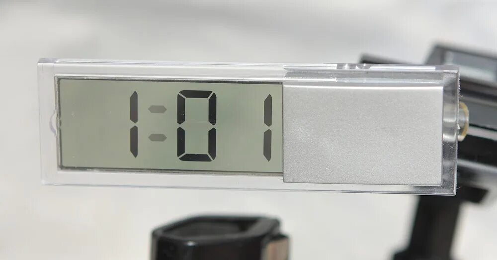 Встраивемые автомобильные часы "clock-digital" 13/3804. Часы автомобильные jaeger 5b7. Вольтметр цифровой 12v. Автомобильный термометр v prikurivatel. Часы автомобильные ваз-2101-2107.