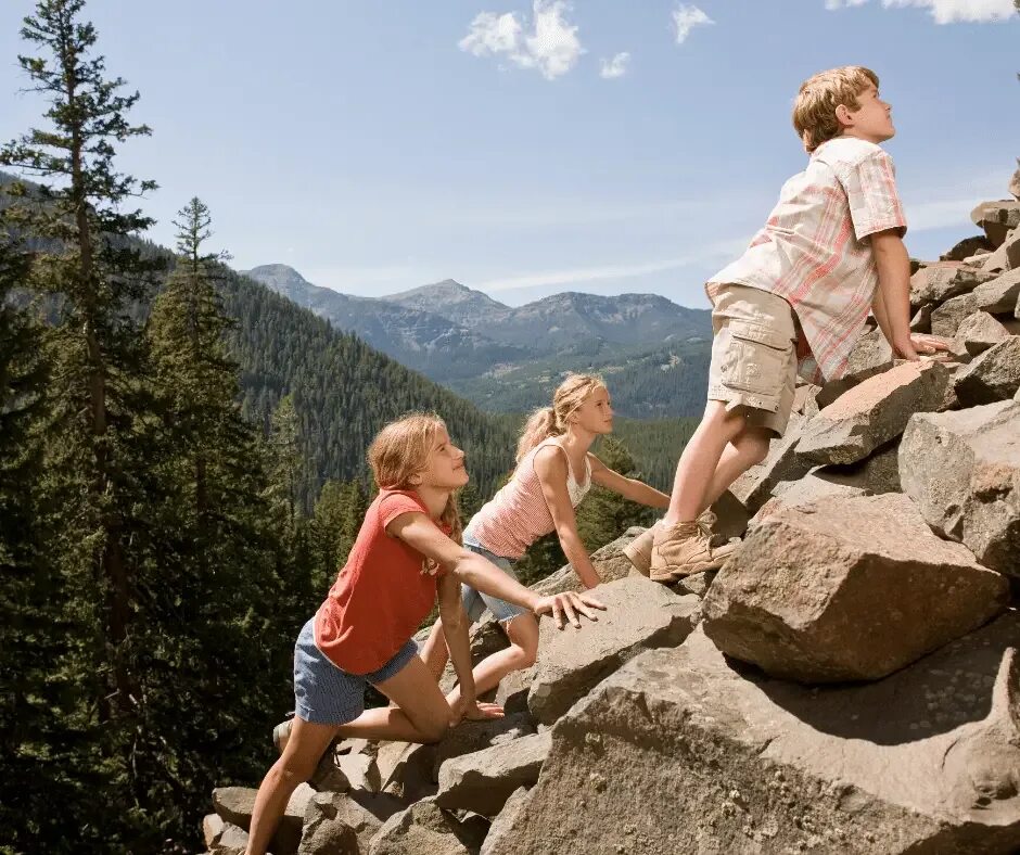 Mountain child. Горы для детей. Детям о горе. Фотосессия в горах с детьми. Малыш в горах.