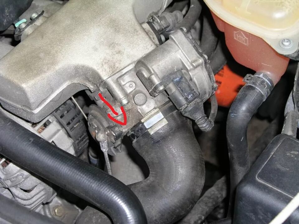 Датчик холостого хода б5. Датчик холостого хода vw passat b5. passat b5 1.8t патрубок на дроссельную заслонку. дроссельная заслонка 1.8 t passat. датчик холостого хода ауди а4 б5.