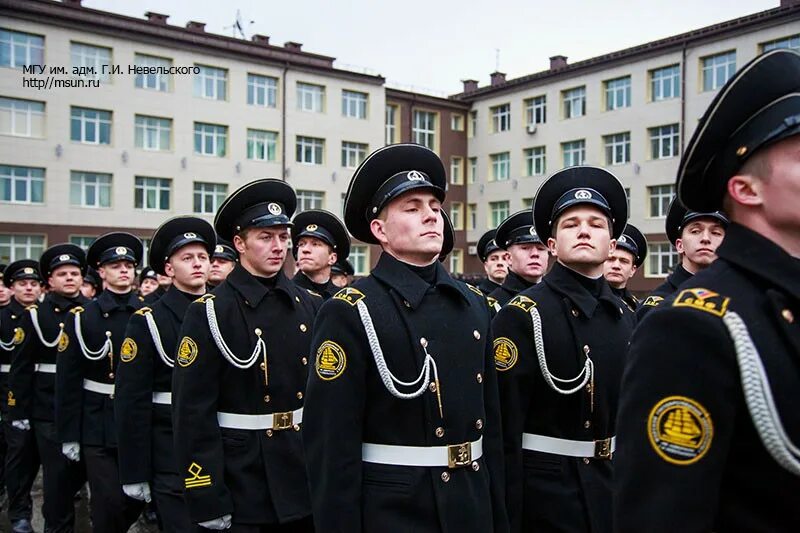 Мгу им адм невельского. МГУ им Адмирала Невельского Владивосток. Форма МГУ Невельского. Офицеры МГУ Невельского. Университет МГУ Невельского.